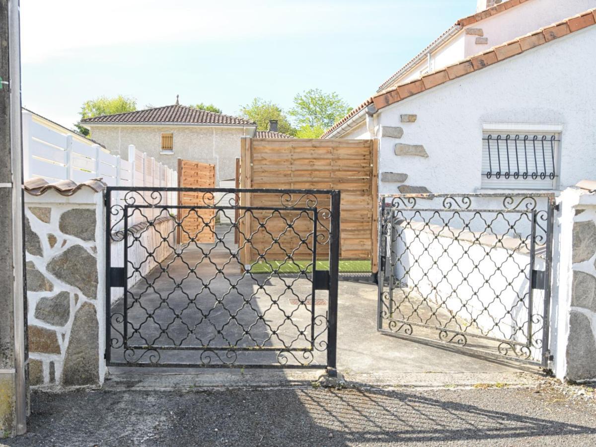Апартаменты T2 - 28M2 Avec Cour Et Stationnement, Wifi Et Linge Fournis Ангулем Экстерьер фото