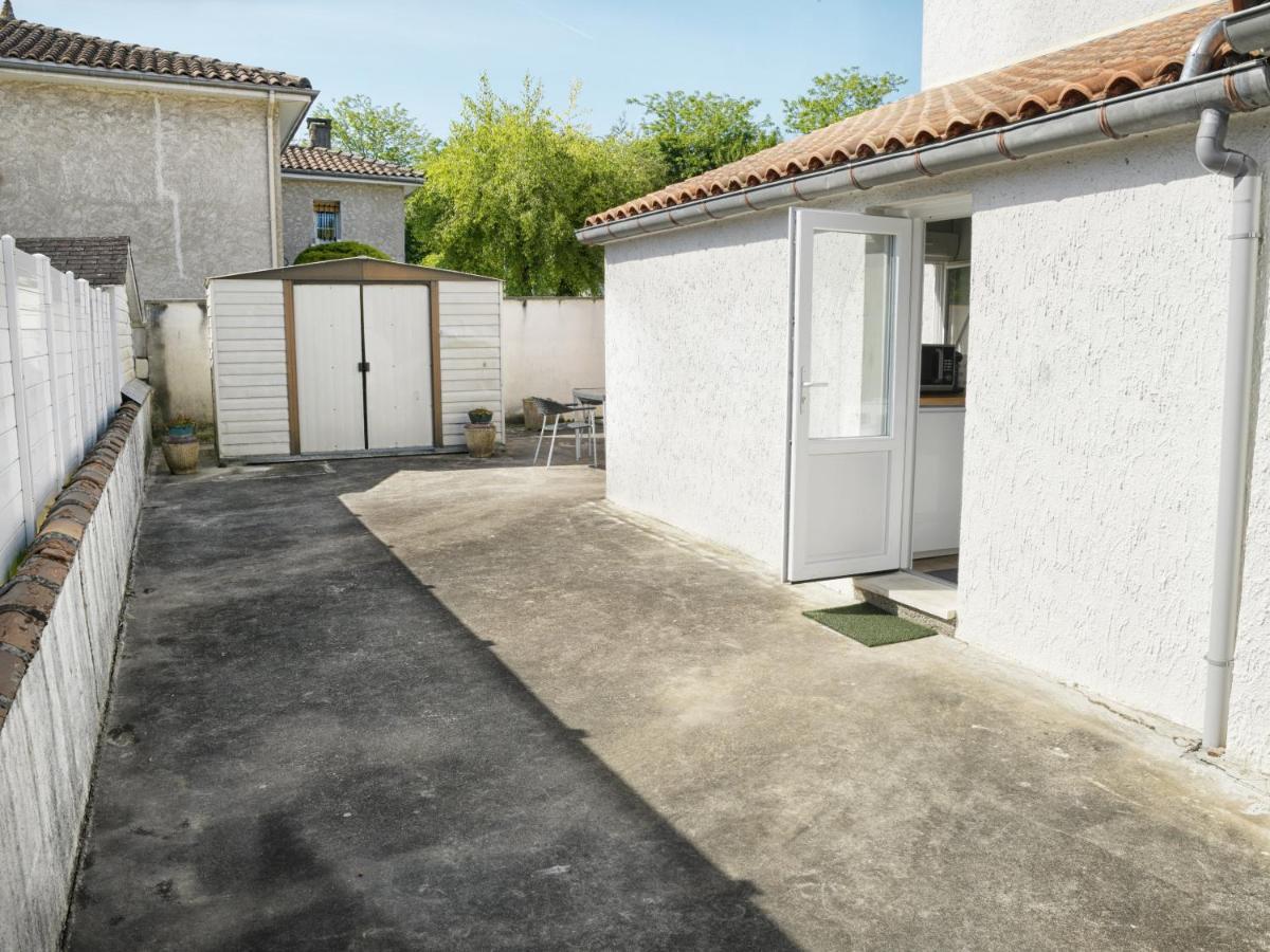 Апартаменты T2 - 28M2 Avec Cour Et Stationnement, Wifi Et Linge Fournis Ангулем Экстерьер фото